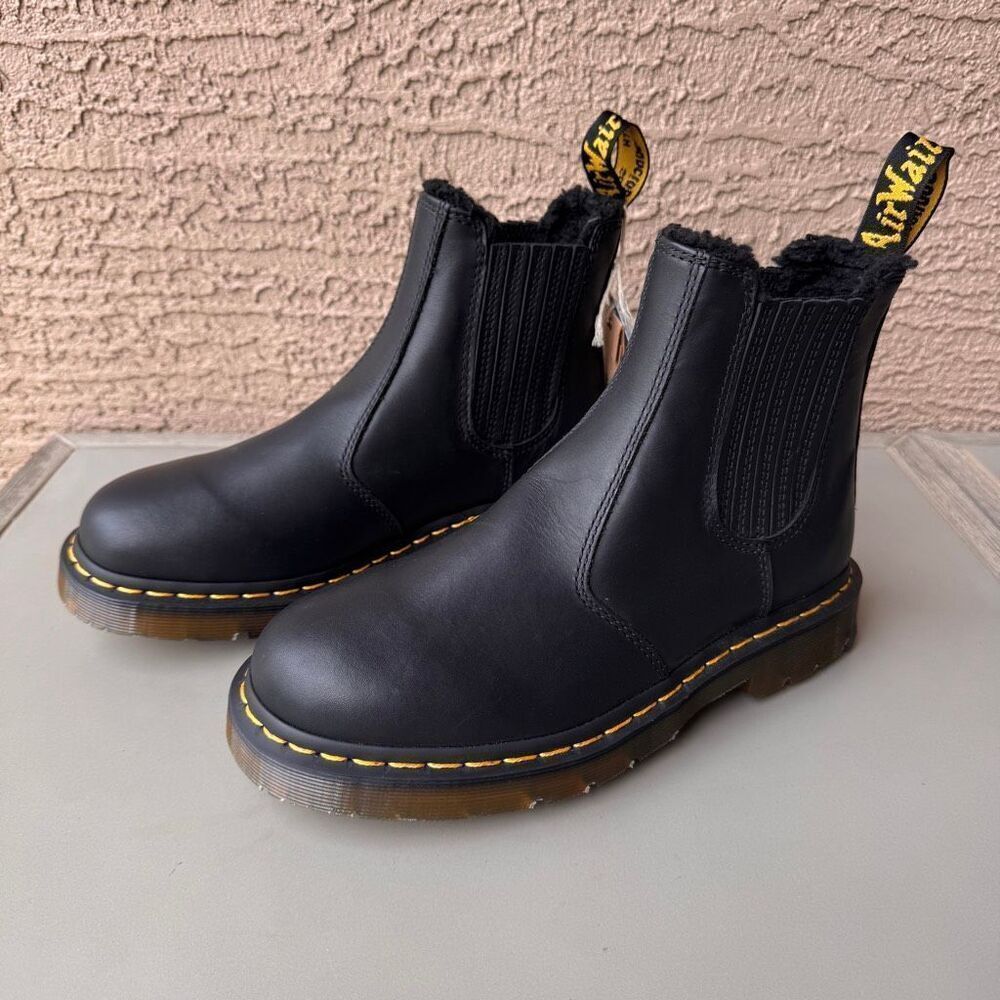 Dr. Martens 2976 Wintergrip Chelsea Boots Womens 8 Fur Lined Black Leather Pull